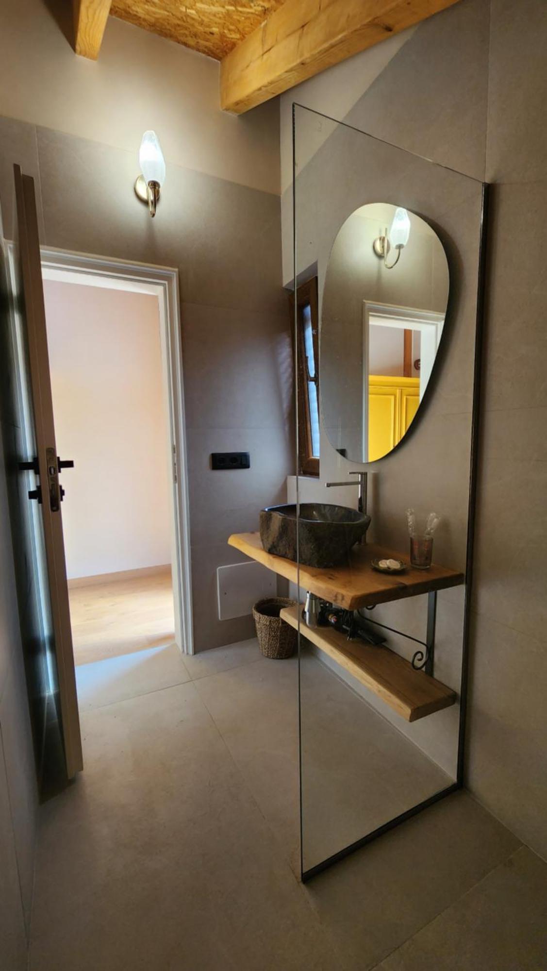 Guesthouse Te Avllia Kelcyre ภายนอก รูปภาพ