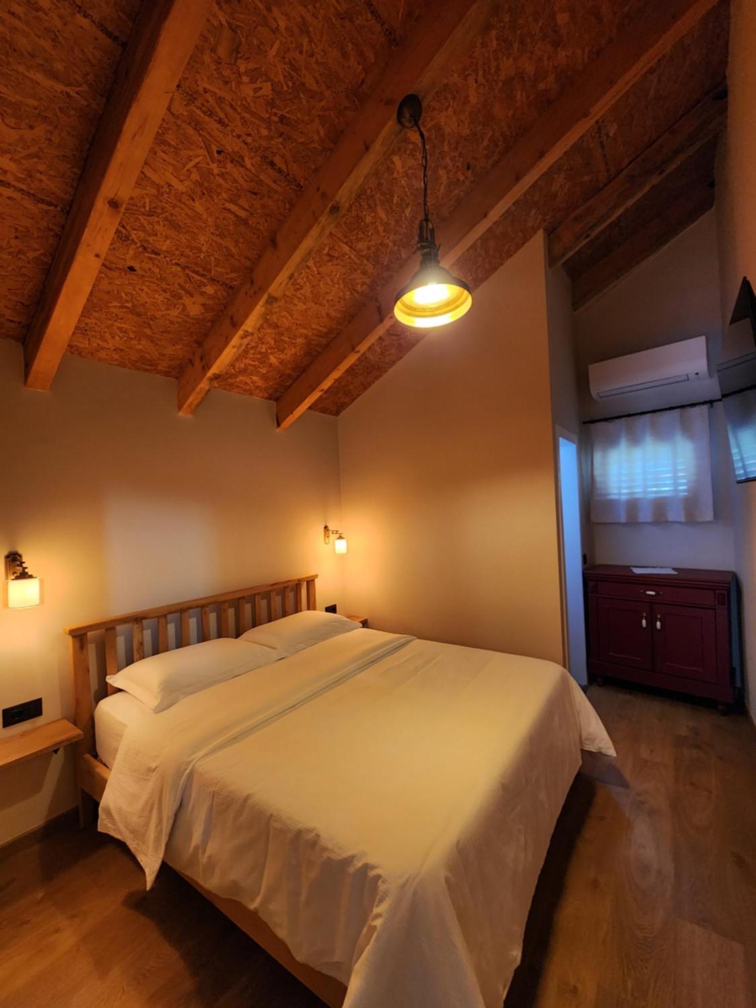Guesthouse Te Avllia Kelcyre ภายนอก รูปภาพ