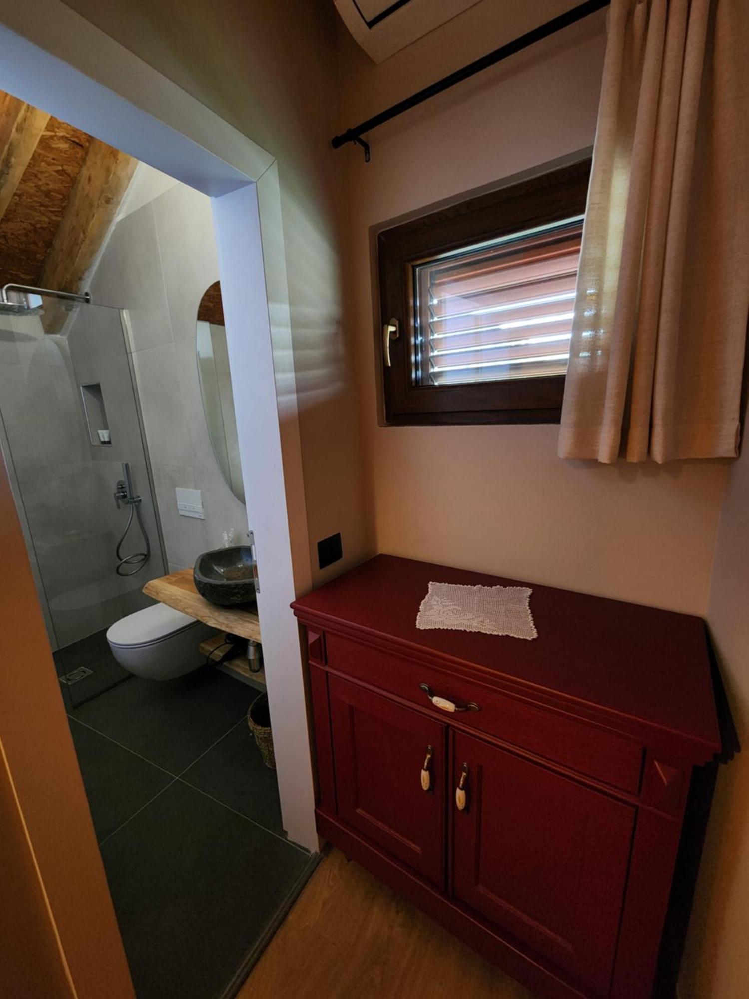 Guesthouse Te Avllia Kelcyre ภายนอก รูปภาพ